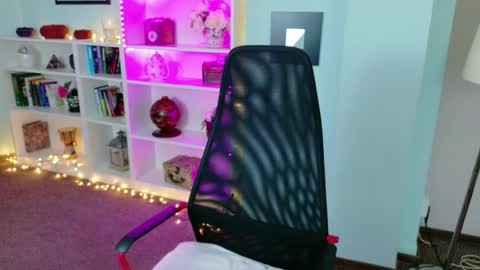 Shari online show from 05/13/26, 04:43
