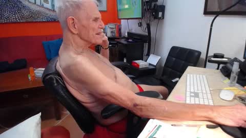 Snapshot of ddaldd chatting on 12/13/25, 09:20 NOLADon online show from 12/13/25, 09:20