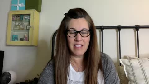 Snapshot of ddmolly chatting on 01/05/25, 04:04 DDMolly online show from 01/05/25, 04:04