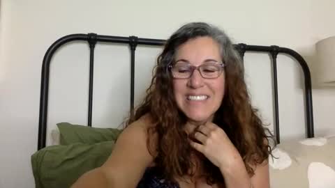 Snapshot of ddmolly chatting on 10/14/25, 07:58 DDMolly online show from 10/14/25, 07:58