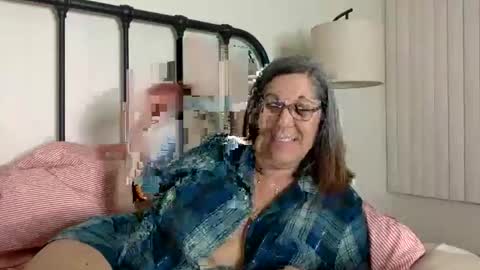 Snapshot of ddmolly chatting on 04/18/26, 03:32 DDMolly online show from 04/18/26, 03:32