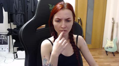 Snapshot of dead_girll chatting on 12/10/24, 12:17 freak online show from 12/10/24, 12:17