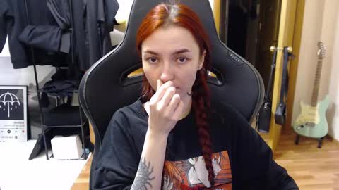 Snapshot of dead_girll chatting on 12/21/24, 10:19 freak online show from 12/21/24, 10:19