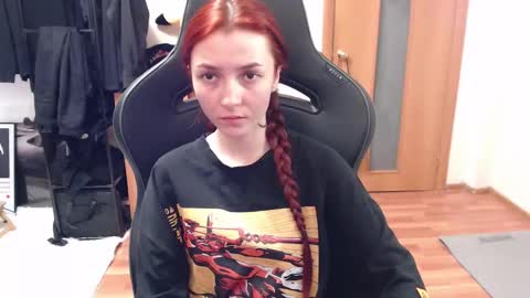 Snapshot of dead_girll chatting on 01/19/25, 08:51 freak online show from 01/19/25, 08:51