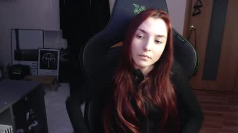 Snapshot of dead_girll chatting on 03/06/25, 10:15 freak online show from 03/06/25, 10:15