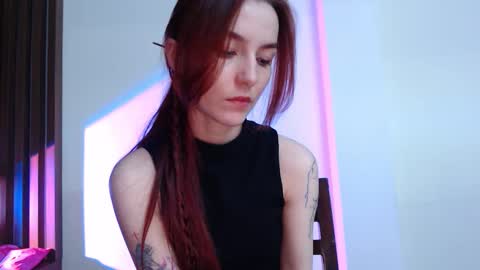 Snapshot of dead_girll chatting on 10/17/25, 10:12 freak online show from 10/17/25, 10:12