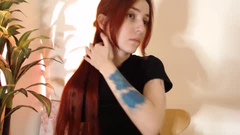 Snapshot of dead_girll chatting on 11/18/25, 11:37 freak online show from 11/18/25, 11:37