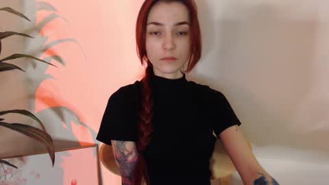 Snapshot of dead_girll chatting on 01/15/26, 01:43 freak online show from 01/15/26, 01:43