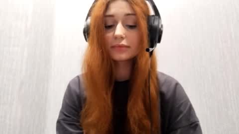 Snapshot of deandreaschomin chatting on 03/31/26, 04:35 Mia online show from 03/31/26, 04:35