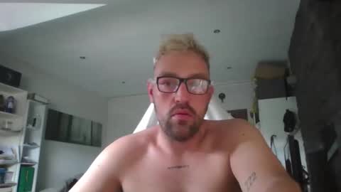 Snapshot of deanodick18x6 chatting on 05/18/26, 01:28 dexxxn. online show from 05/18/26, 01:28