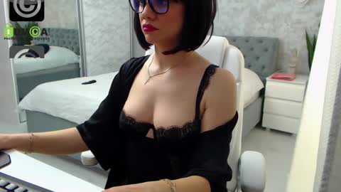 Snapshot of dear_ellisse chatting on 03/06/25, 12:09 Elly online show from 03/06/25, 12:09