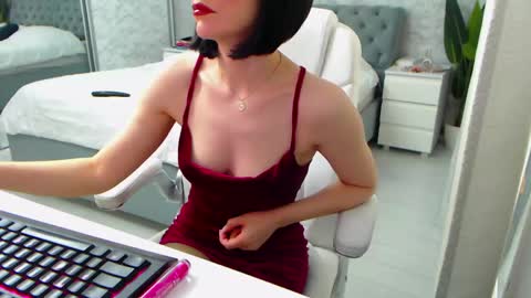 Snapshot of dear_ellisse chatting on 04/26/26, 08:56 Elly online show from 04/26/26, 08:56