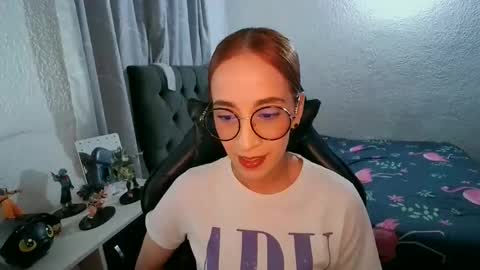 Snapshot of dear_juliet chatting on 09/10/25, 12:21 Juliet online show from 09/10/25, 12:21