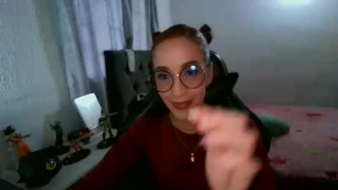 Snapshot of dear_juliet chatting on 09/11/25, 10:43 Juliet online show from 09/11/25, 10:43