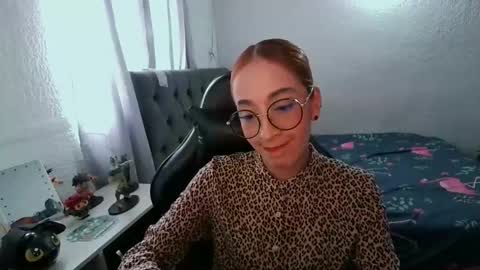 Snapshot of dear_juliet chatting on 12/22/25, 07:33 Juliet online show from 12/22/25, 07:33