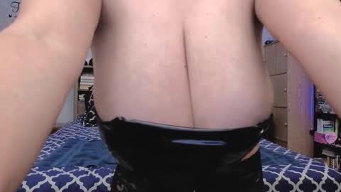 Snapshot of dear_rayna chatting on 11/26/25, 09:38 Rayna online show from 11/26/25, 09:38