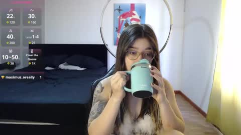 Snapshot of dearlilith6666 chatting on 12/31/24, 01:30 dearlilith6666 online show from 12/31/24, 01:30