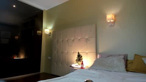 Debbie Mon Tue Fri Sun Sat GMT 3 1000am - 0400pm  online show from 12/24/24, 03:58