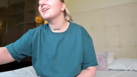 Debbie Mon Tue Fri Sun Sat GMT 3 1000am - 0400pm  online show from 10/16/25, 05:36