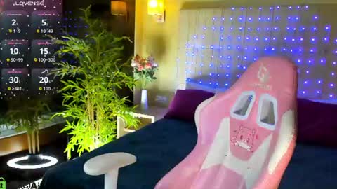Snapshot of debbie_taylor chatting on 07/12/26, 05:26 Debbie Mon Tue Fri Sun Sat GMT 3 1000am - 0400pm online show from 07/12/26, 05:26