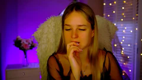 Snapshot of deboralarson chatting on 11/28/25, 04:26 Debora online show from 11/28/25, 04:26