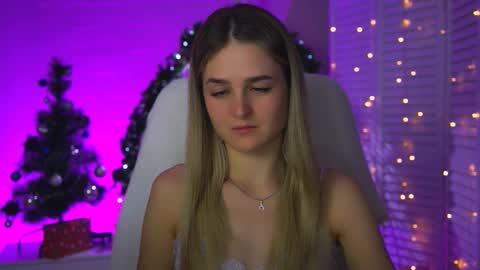 Snapshot of deboralarson chatting on 12/16/25, 03:33 Debora online show from 12/16/25, 03:33