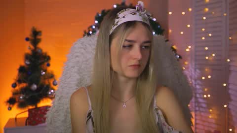 Snapshot of deboralarson chatting on 12/19/25, 03:35 Debora online show from 12/19/25, 03:35