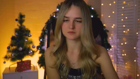 Snapshot of deboralarson chatting on 12/20/25, 03:57 Debora online show from 12/20/25, 03:57