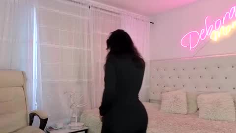 Snapshot of deboramom chatting on 12/19/25, 10:17 DeboraMom online show from 12/19/25, 10:17