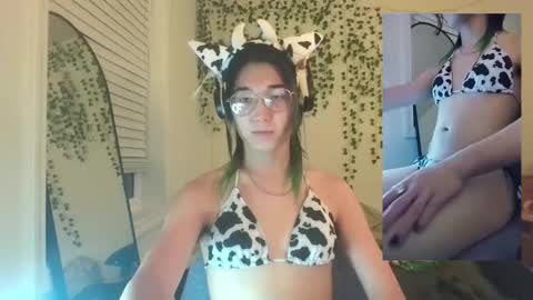 Snapshot of deciduousdoll chatting on 09/15/25, 06:02 deciduousdoll online show from 09/15/25, 06:02