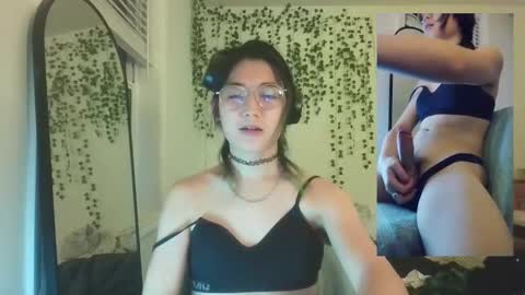 Snapshot of deciduousdoll chatting on 10/27/25, 05:11 deciduousdoll online show from 10/27/25, 05:11