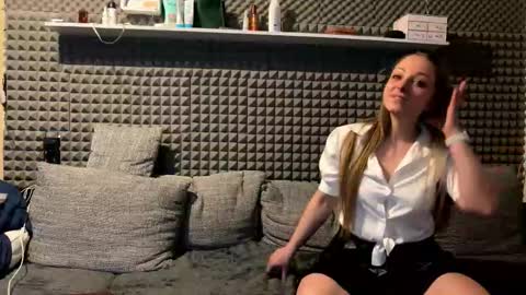 Snapshot of dee_lorrie chatting on 03/20/26, 07:08 Dee Lorrie online show from 03/20/26, 07:08