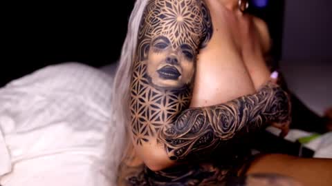 Snapshot of dee_waters chatting on 12/27/24, 08:24 Tikhomirov old usersname Instagram- tikhomirovandreea17 Twitter DeeaOfficial17 online show from 12/27/24, 08:24