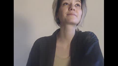 Snapshot of deelightfull chatting on 01/04/25, 12:38 Deelightfull online show from 01/04/25, 12:38
