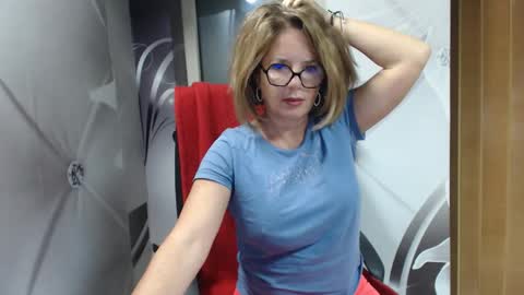 hi guys i m a cute milf i m here for good time and nice people pls be respectfool and enjoy me online show from 10/27/25, 03:21