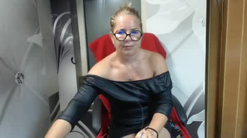 hi guys i m a cute milf i m here for good time and nice people pls be respectfool and enjoy me online show from 06/18/26, 02:45