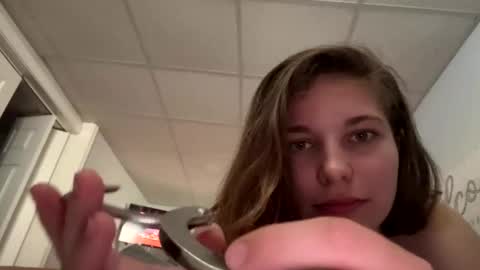 Snapshot of deepthroatqueen33 chatting on 10/23/25, 12:59 deepthroatqueen33 online show from 10/23/25, 12:59