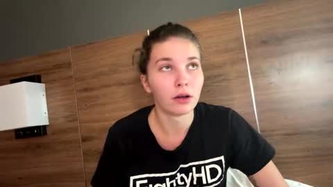 Snapshot of deepthroatqueen33 chatting on 03/04/26, 10:49 deepthroatqueen33 online show from 03/04/26, 10:49