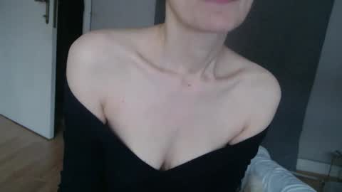 KamiDevi online show from 10/19/25, 02:29