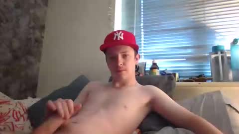 Snapshot of deetwo345 chatting on 10/18/25, 09:32 deetwo345 online show from 10/18/25, 09:32