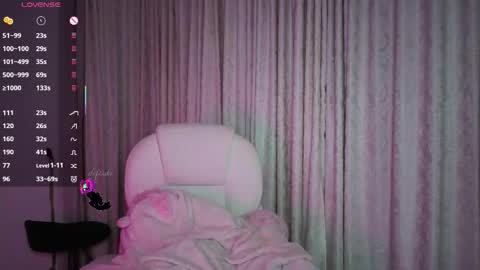 Snapshot of deftsuki chatting on 09/12/25, 04:23 Stephanie.e  online show from 09/12/25, 04:23