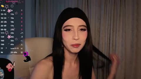 Stephanie.e  online show from 11/27/25, 04:03