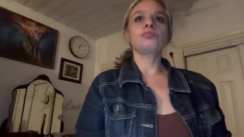 Tori online show from 05/10/26, 06:29