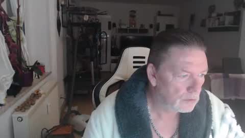 Snapshot of deinprinz2312 chatting on 11/24/25, 05:29 deinprinz2312 online show from 11/24/25, 05:29