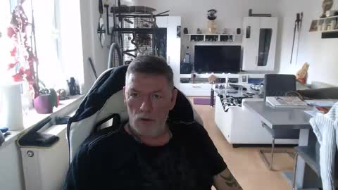 Snapshot of deinprinz2312 chatting on 02/19/26, 11:06 deinprinz2312 online show from 02/19/26, 11:06