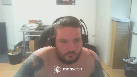 Snapshot of deinspielzeug87 chatting on 12/30/24, 01:25 deinspielzeug87 online show from 12/30/24, 01:25