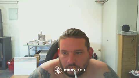 Snapshot of deinspielzeug87 chatting on 04/19/26, 01:54 deinspielzeug87 online show from 04/19/26, 01:54