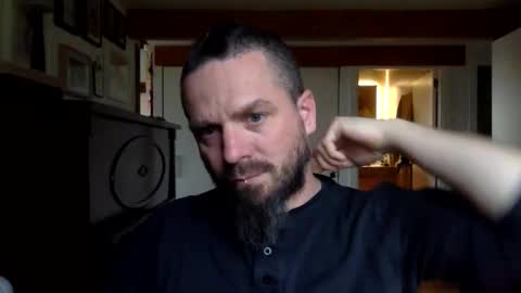 Snapshot of deivitzzz chatting on 03/14/26, 01:38 Hermes online show from 03/14/26, 01:38