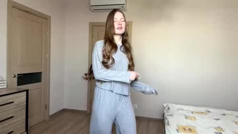 Mila online show from 02/17/26, 07:16