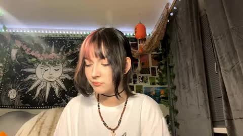 Snapshot of delcieagcaoili chatting on 03/27/26, 09:25 Alisa online show from 03/27/26, 09:25